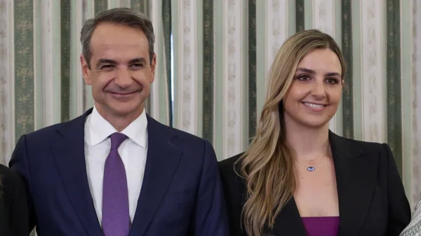 «Η ξεφτίλα δεν έχει όρια»: Η Σοφία Μητσοτάκη απαντά στα fake news για την επιστροφή της από το Ντουμπάι