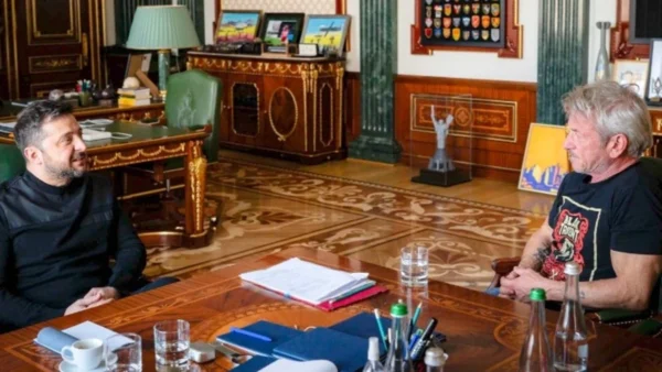 Ουκρανία: Ο Σον Πεν παρέλαβε ένα Όσκαρ... από την ουκρανική εταιρεία σιδηροδρόμων