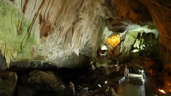 Ιχνηλατώντας το μοναδικό Σπήλαιο του Δράκου στην Καστοριά