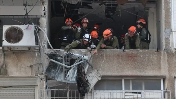 Τα πλήγματα εναντίον του Ισραήλ και χωρών του Κόλπου σε αντίποινα για τον αμερικανοϊσραηλινό πόλεμο εναντίον του Ιράν συνεχίζονται, παρά τις απειλές του Ντόναλντ Τραμπ να «αφανίσει» ιδίως το νησί Χαργκ