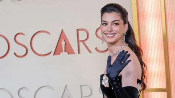 Warner Bros: Απόκοσμο μυστήριο και δεινόσαυροι στο πρώτο τρέιλερ του «The End of Oak Street»