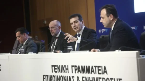 Μιχ. Χρυσοχοΐδης: «Μηδενική ανοχή στην πώληση αλκοόλ και καπνού σε ανηλίκους»