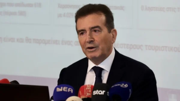 Μ. Χρυσοχοΐδης: Ενδείξεις οπαδικού κινήτρου για τη δολοφονία του 20χρονου - Νέα μέτρα για τις εγκληματικές ομάδες