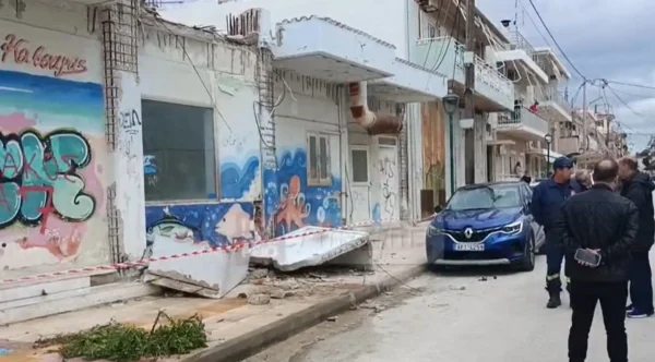 Νεκρή γυναίκα στην Κόρινθο από κατάρρευση μπαλκονιού - video