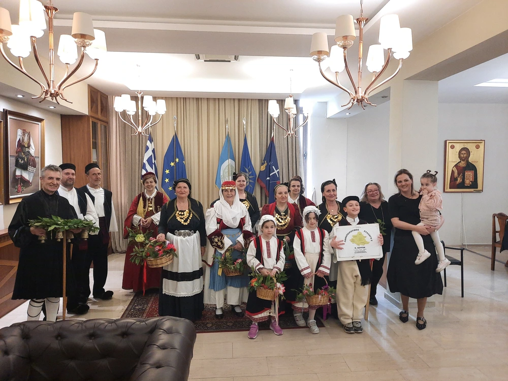 Τα κάλαντα του Λαζάρου έψαλλαν στη Δήμαρχο Σερρών παιδιά και μέλη των Πολιτιστικών Συλλόγων