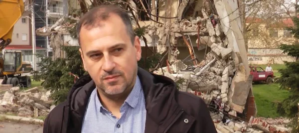 Καλή Πρωταπριλιά: Κοσμήματα και λίρες εντοπίστηκαν κατά τη διάρκεια των εργασιών κατεδάφισης κτηρίου στο Κεντρικό Πάρκο Σερρών - video