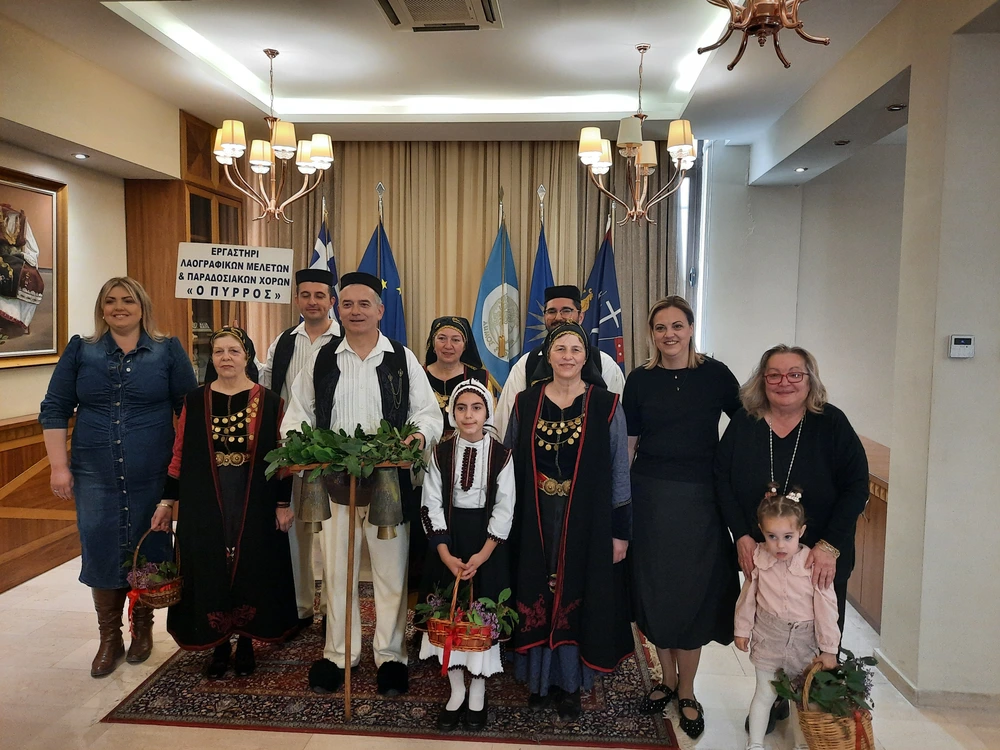 Τα κάλαντα του Λαζάρου έψαλλαν στη Δήμαρχο Σερρών παιδιά και μέλη των Πολιτιστικών Συλλόγων