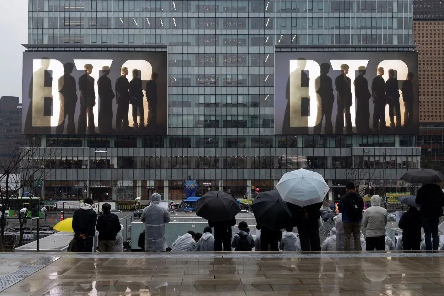 Η "Times Square" της Σεούλ μειώνει τη φωτεινότητα των οθονών βίντεο
