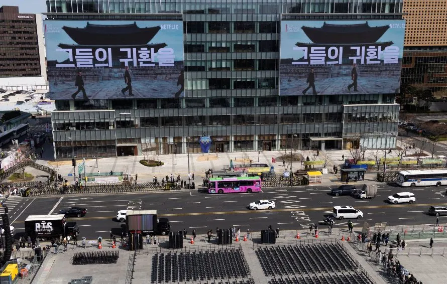Η "Times Square" της Σεούλ μειώνει τη φωτεινότητα των οθονών βίντεο