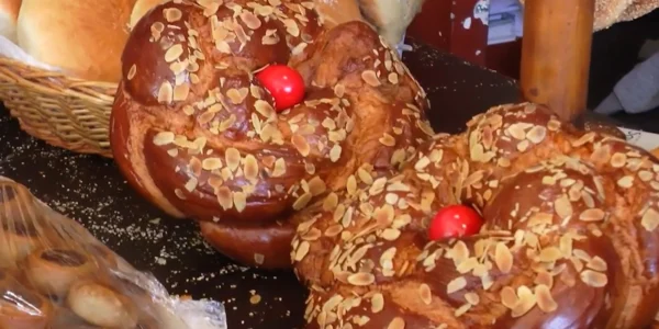 Στα περσινά επίπεδα οι τιμές στο τσουρέκι - Α.Μοσχόπουλος: Το κόστος έχει αυξηθεί - video