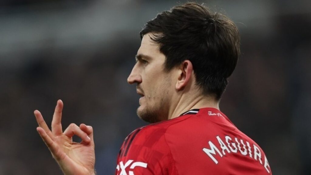 Ο Μαγκουάιρ υπογράφει νέο συμβόλαιο για 1+1 χρόνια